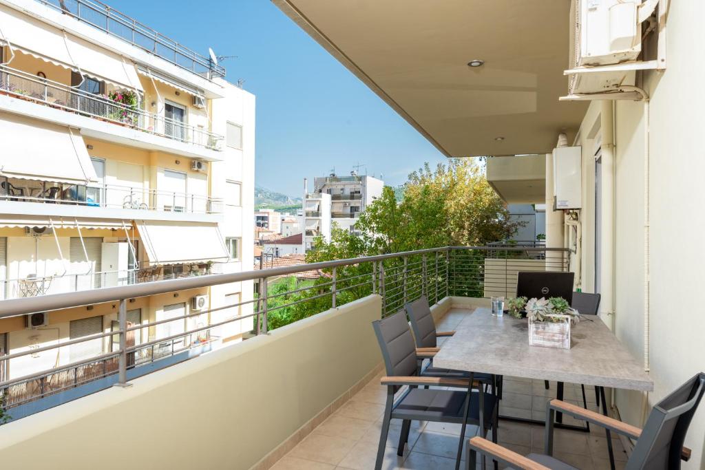 Eleni's modern apartment photo 1