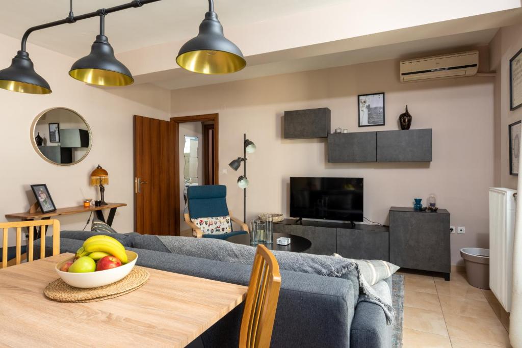 Eleni's modern apartment photo 4