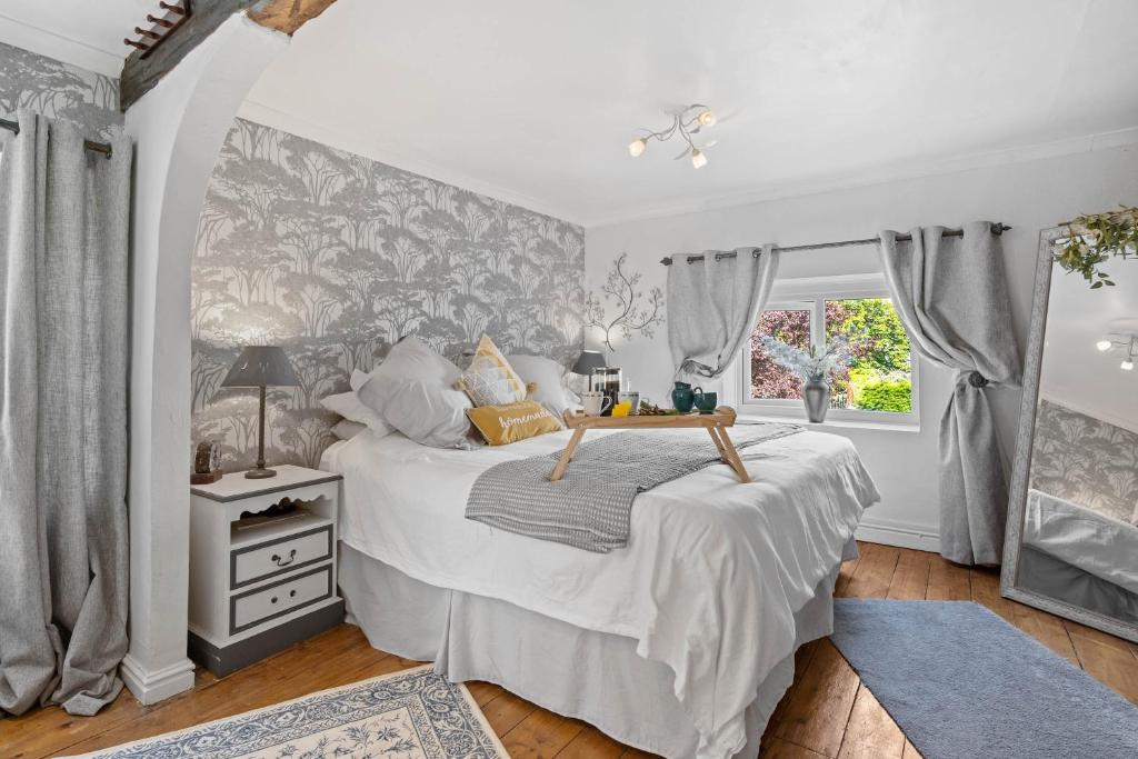 Home in The Vale of Evesham - Tap to explore photos
