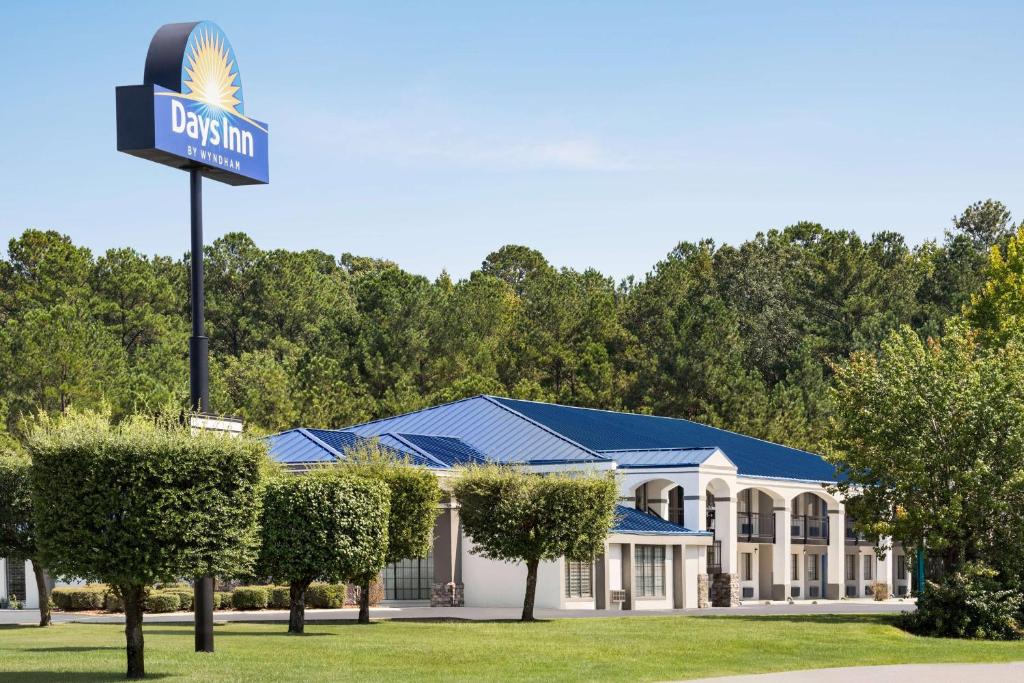 Days Inn by Wyndham Fulton image