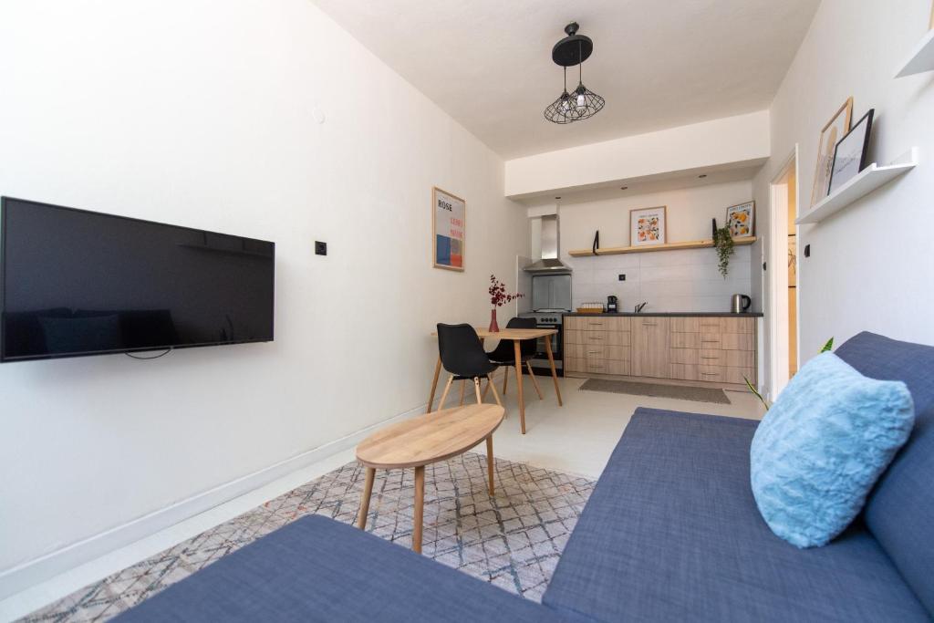Malvina's Dream 2. Lower Ground Renovated Getaway photo 3