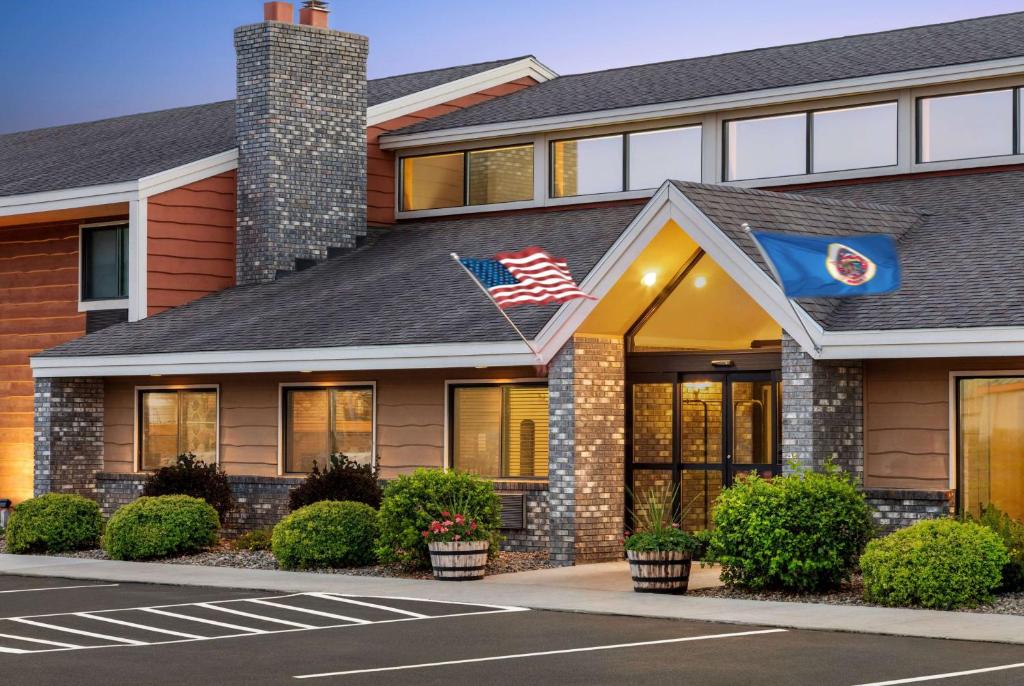 AmericInn by Wyndham Bemidji photo 2