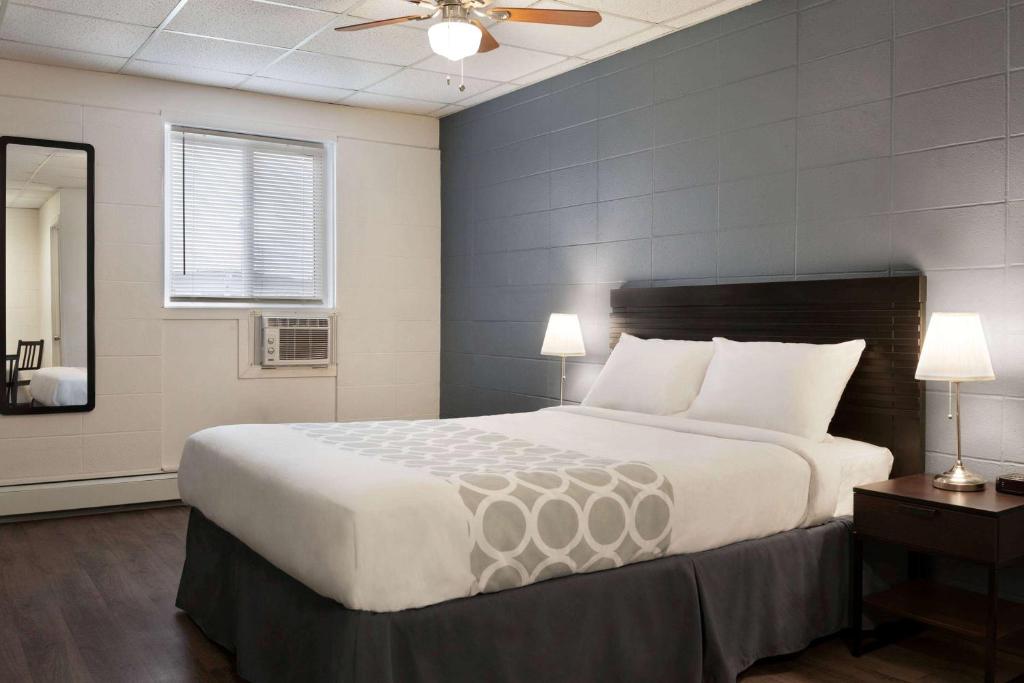 Howard Johnson by Wyndham Grande Prairie photo 4