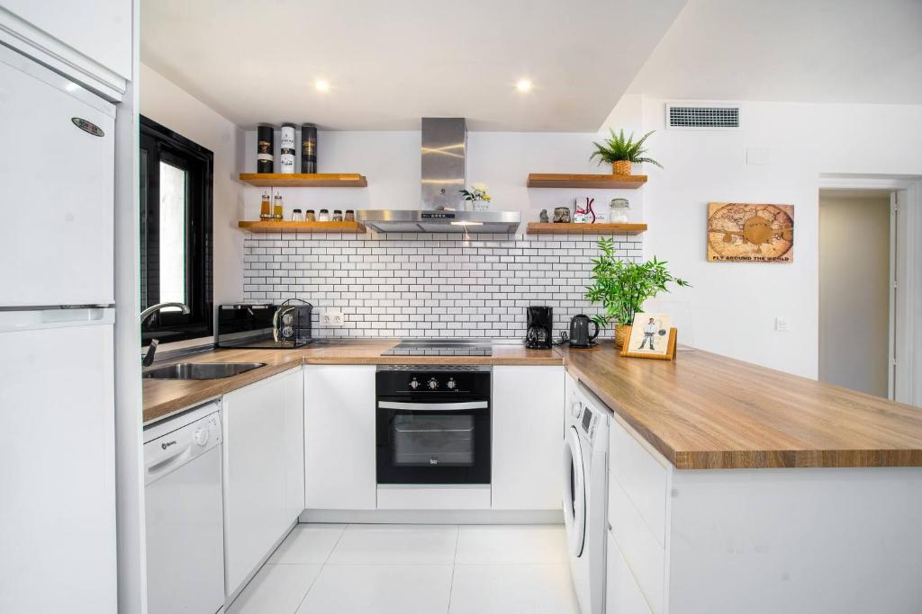 Beautiful 2 Bedrooms Apartment In Puerto Banus photo 3