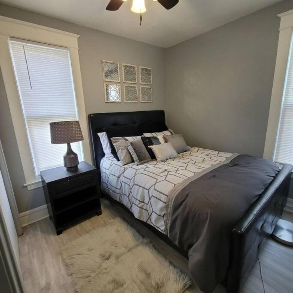 Retreat Suite 4 - Downtown Getaway photo 4