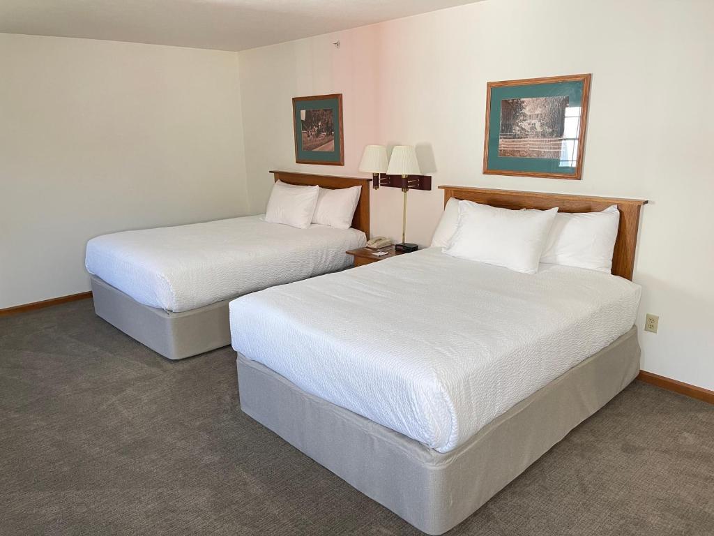 Farmstead Inn & Conference Center Room Type - Grand Two Queen