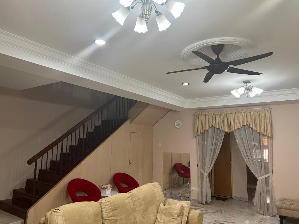 D’Lestari Homestay photo 2