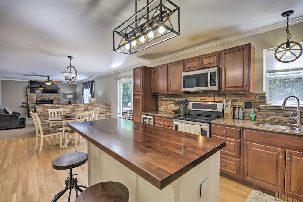 Sunny Poconos Home with Hot Tub and Fire Pit photo 4