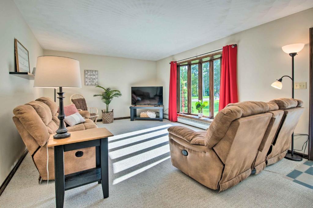 Charming Lewisburg Home with Hot Tub and Games! photo 3
