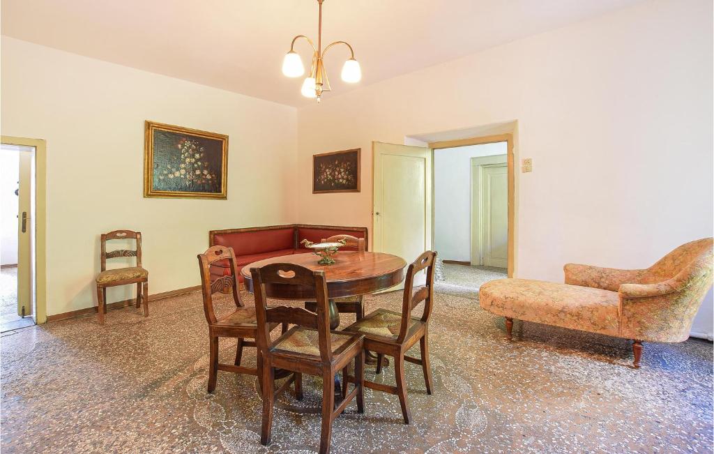 Amazing Apartment In Feltre With 2 Bedrooms And Wifi photo 2