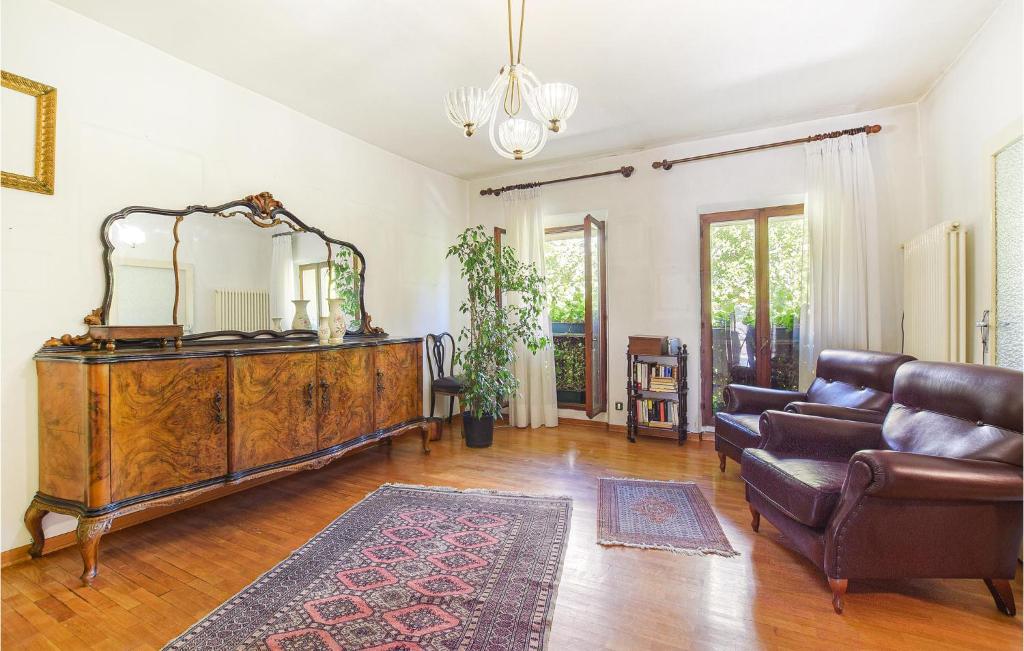Awesome Apartment In Feltre With 3 Bedrooms And Wifi photo 2