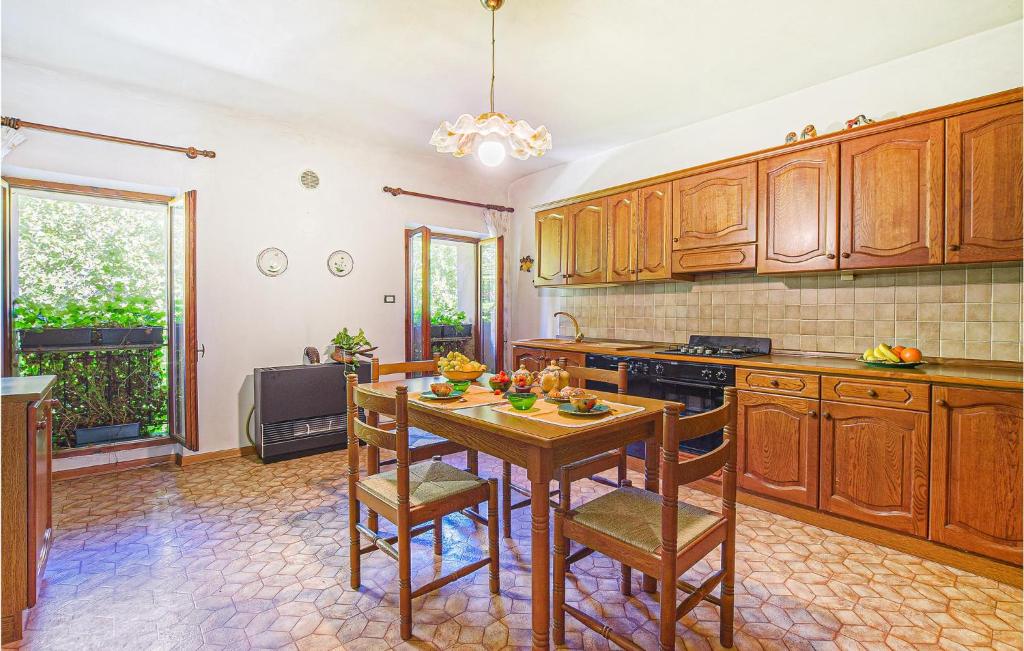 Awesome Apartment In Feltre With 3 Bedrooms And Wifi photo 3