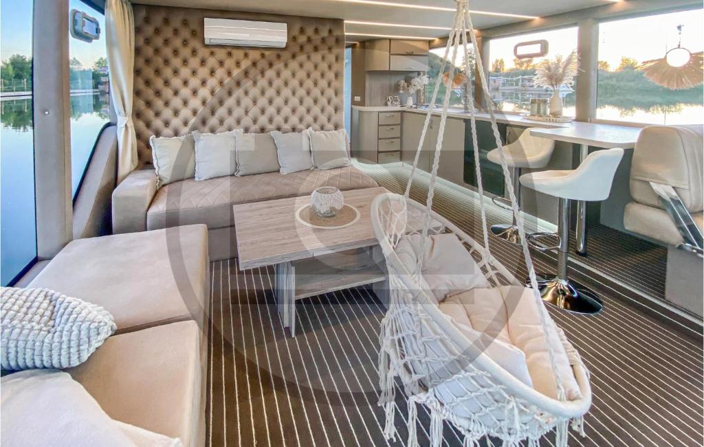 Awesome Ship-boat In Havelsee With 2 Bedrooms photo 3