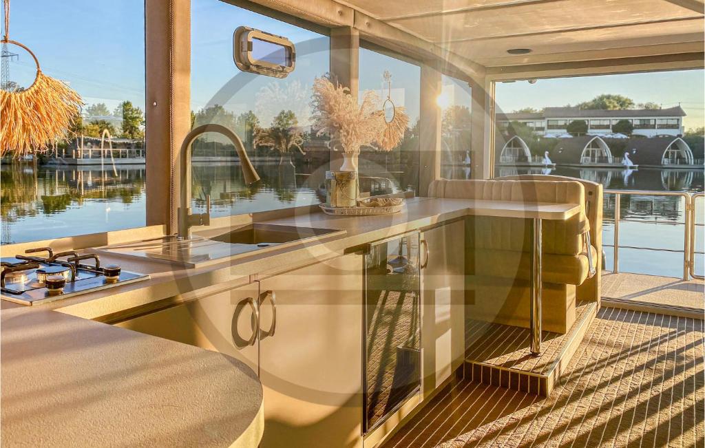 Awesome Ship-boat In Havelsee With 2 Bedrooms photo 4