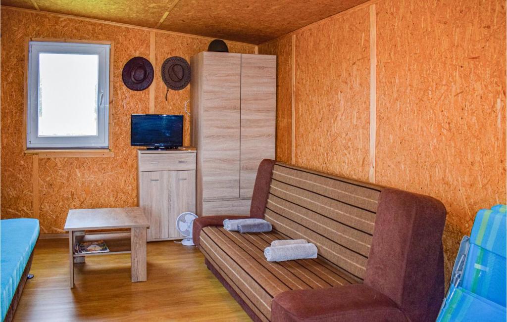 Gorgeous Home In Biskupiec With Kitchen photo 3