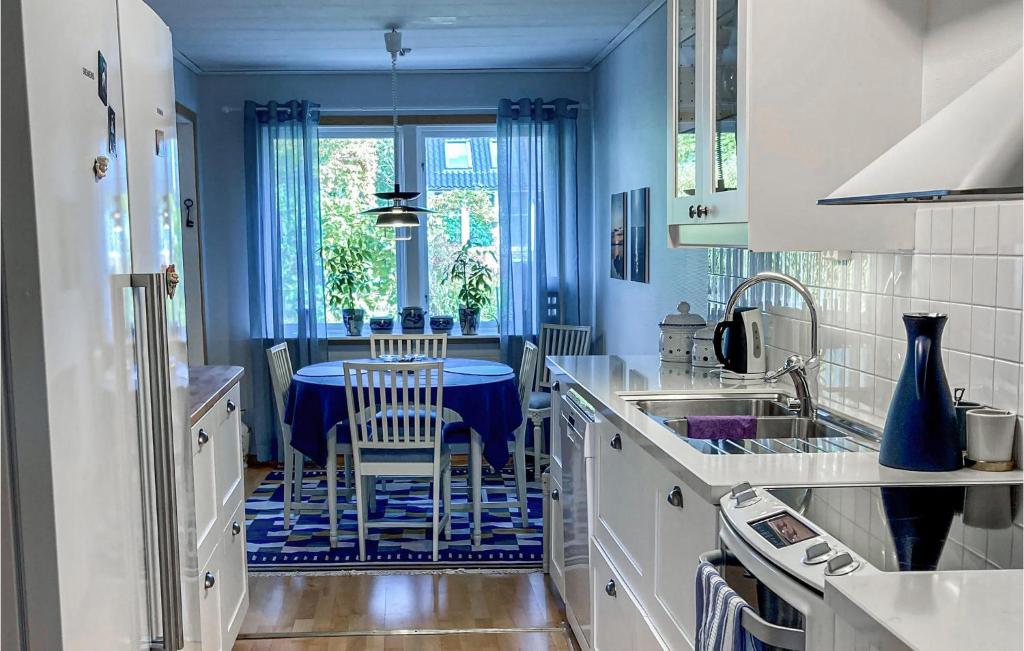 Amazing Home In Sjtorp With 2 Bedrooms And Wifi photo 3