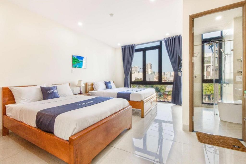 Lucky Ruby Hotel