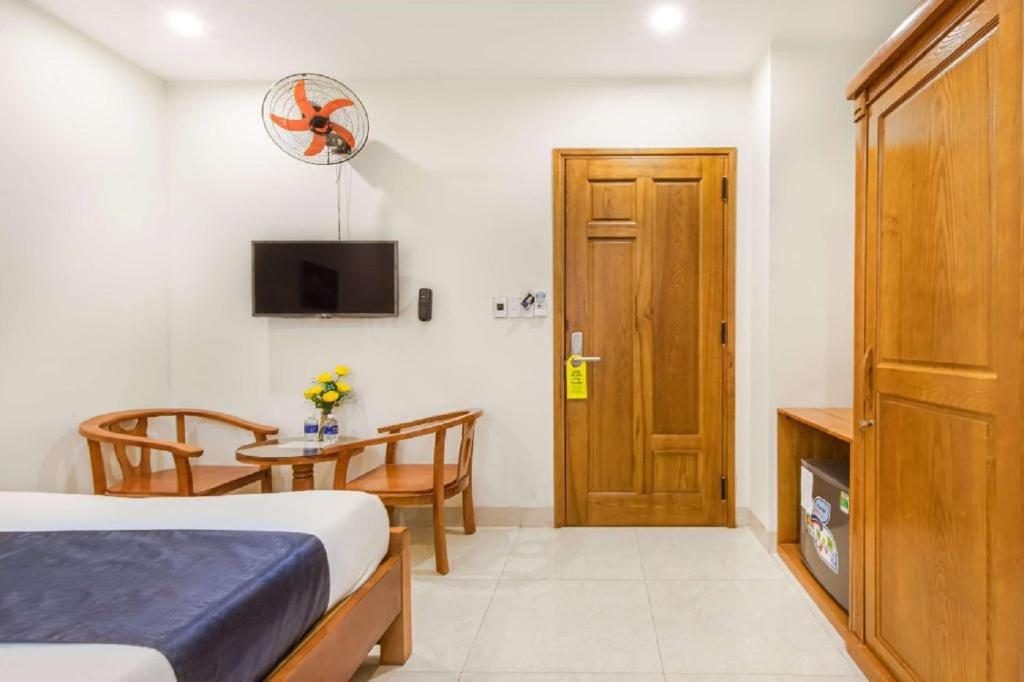Lucky Ruby Hotel