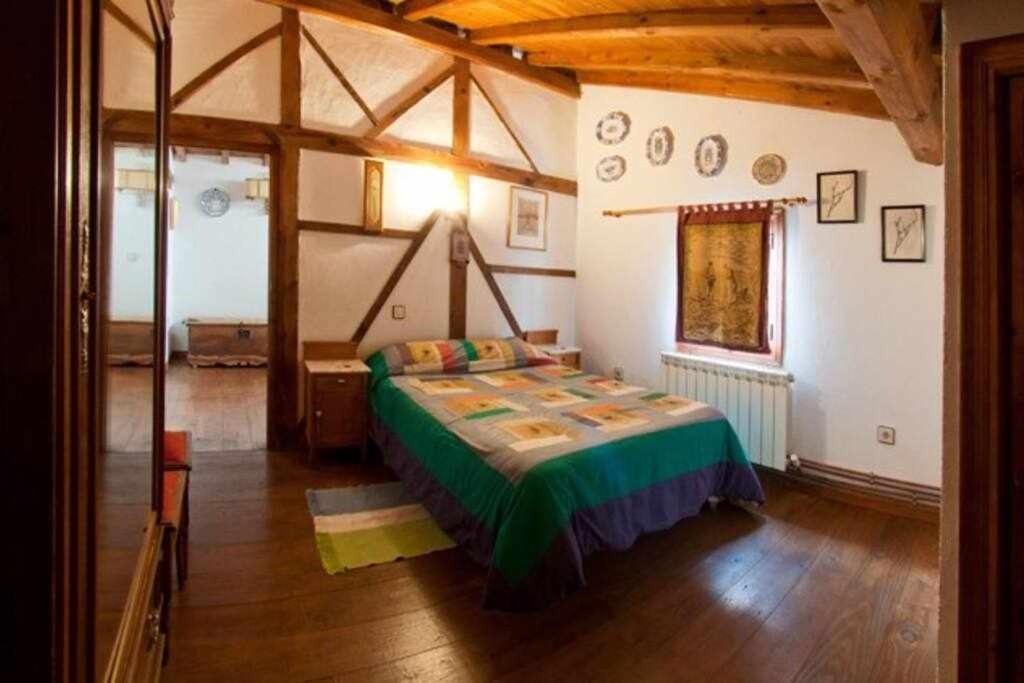 Casa Rural Lucía es una casa rural amplia con patio ideal para familias photo 4