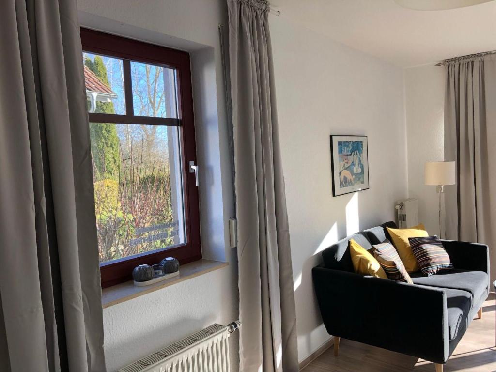 Ferienwohnung-Klaus-Stoertebeker-mit-Sonnenterrasse-Garten-zwischen-Strand-Wald-und-Wiese photo 4