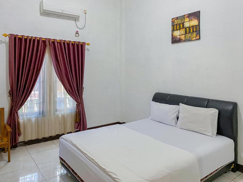 Nascar Family Hotel Palangkaraya Redpartner photo 1