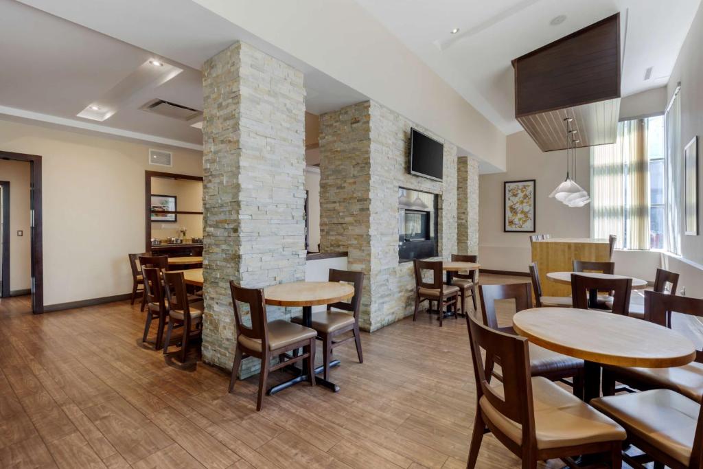 Best Western Plus Edmonton Airport Hotel photo 4