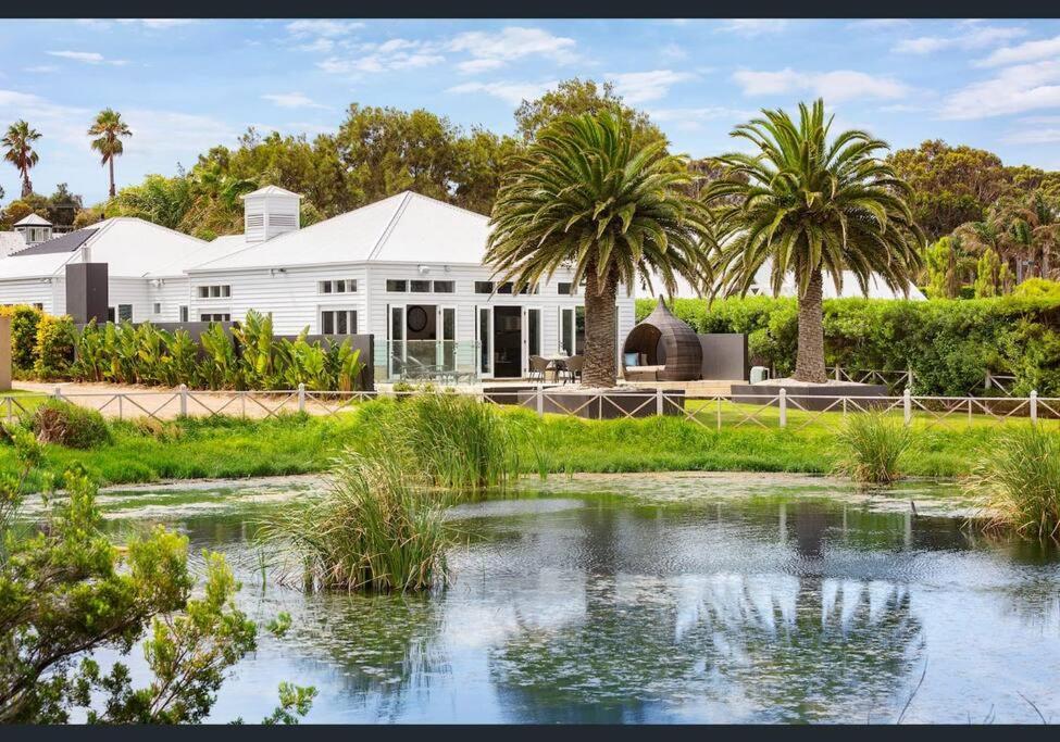 Luxurious Portsea Lakehouse