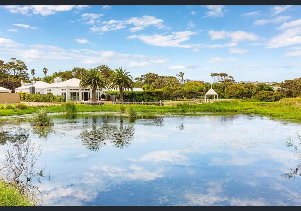 Luxurious Portsea Lakehouse photo 1