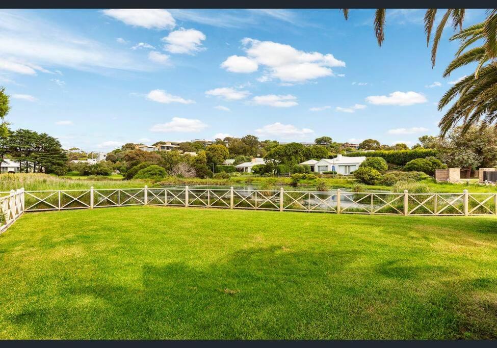 Luxurious Portsea Lakehouse photo 2