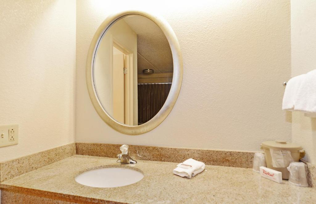 Red Roof Inn Akron photo 1