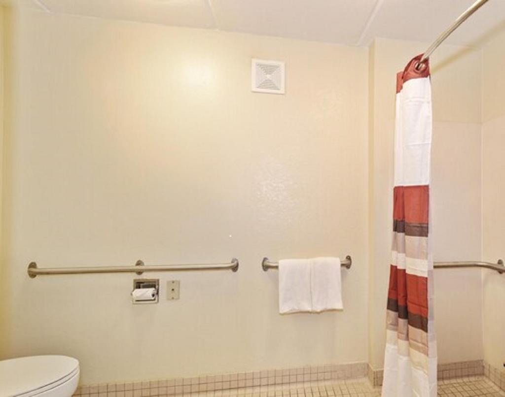 Red Roof Inn Akron photo 3