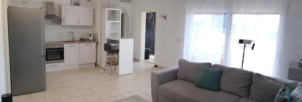 EasyStay#4 Home Cinema Ferienwohnung in Kliniknähe mit Balkon, Boxspringbett & Netflix photo 4