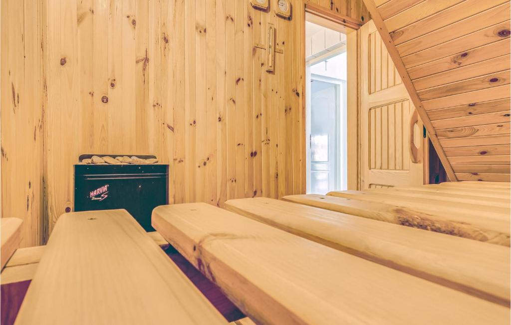Awesome Home In Rowy With 4 Bedrooms And Sauna photo 2
