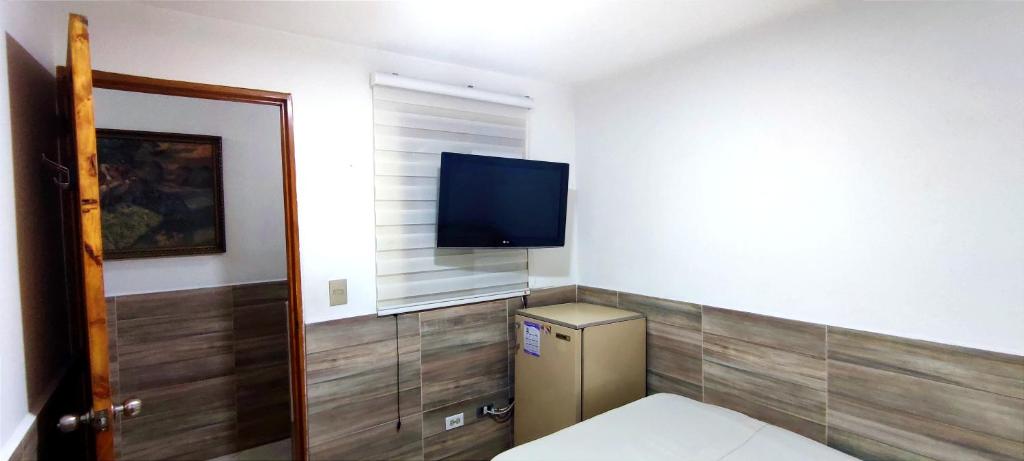 Acogedora y espaciosa casa en Envigado cerca de todo photo 4