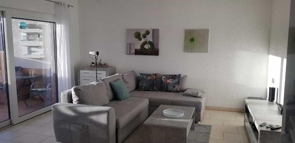 EasyStay#4 Home Cinema Ferienwohnung in Kliniknähe mit Balkon, Boxspringbett & Netflix photo 2