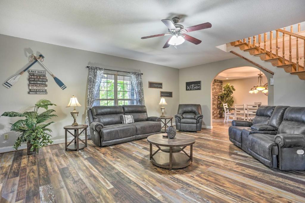 Spacious Group-Friendly Georgia Home on Lake photo 4