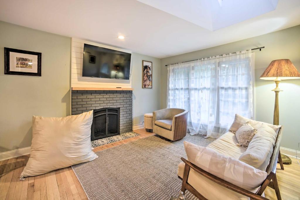 Updated Home with Pool and Deck about 2 Mi to Dtwn! photo 4