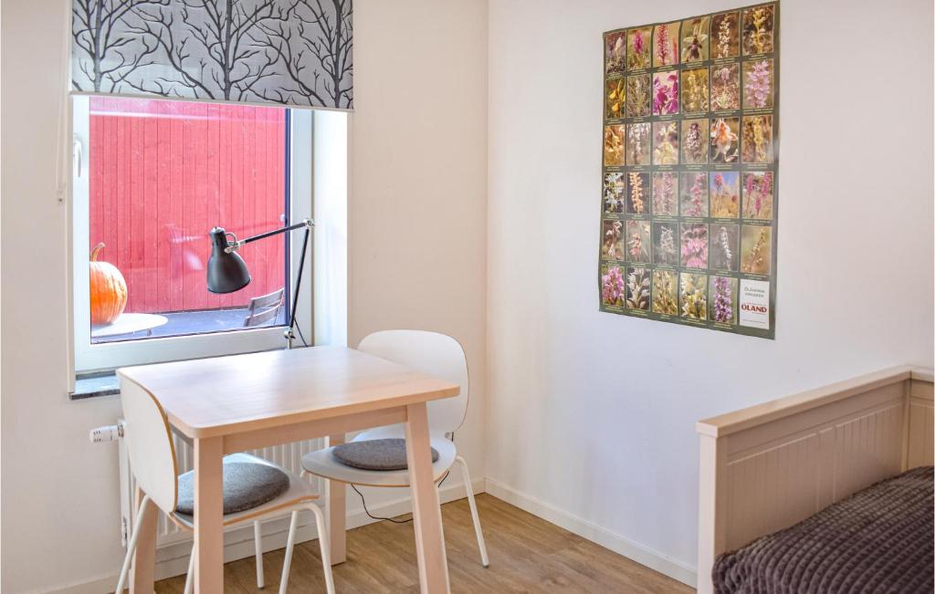 Awesome Apartment In Frjestaden With Wifi photo 3