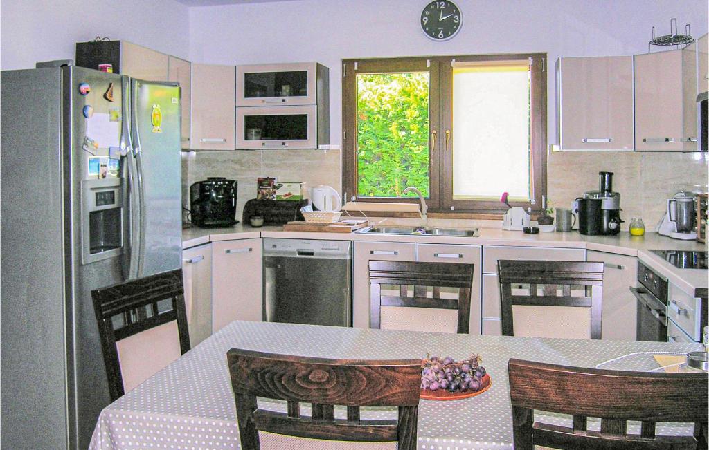Beautiful Home In Pisz With 4 Bedrooms, Wifi And Outdoor Swimming Pool photo 1