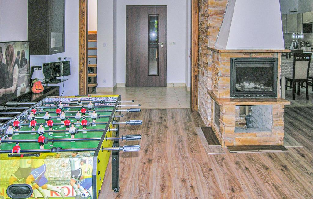 Beautiful Home In Pisz With 4 Bedrooms, Wifi And Outdoor Swimming Pool photo 2
