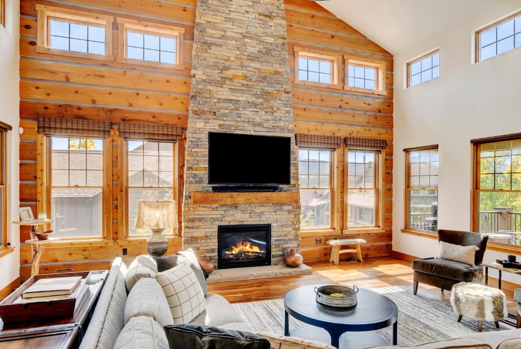 Luxury Chalet #250 With Hot Tub, Gas Fire Pit & Great Views - 500 Dollars Of FREE Activities & Equipment Rentals Daily photo 3