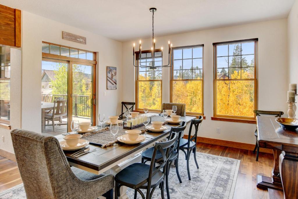 Luxury Chalet #250 With Hot Tub, Gas Fire Pit & Great Views - 500 Dollars Of FREE Activities & Equipment Rentals Daily photo 4