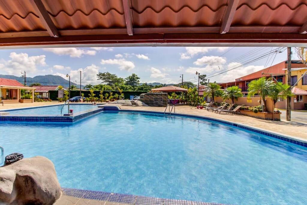 Villa Paraíso Mango 4, Steps from the Beach & Free WIFI photo 3
