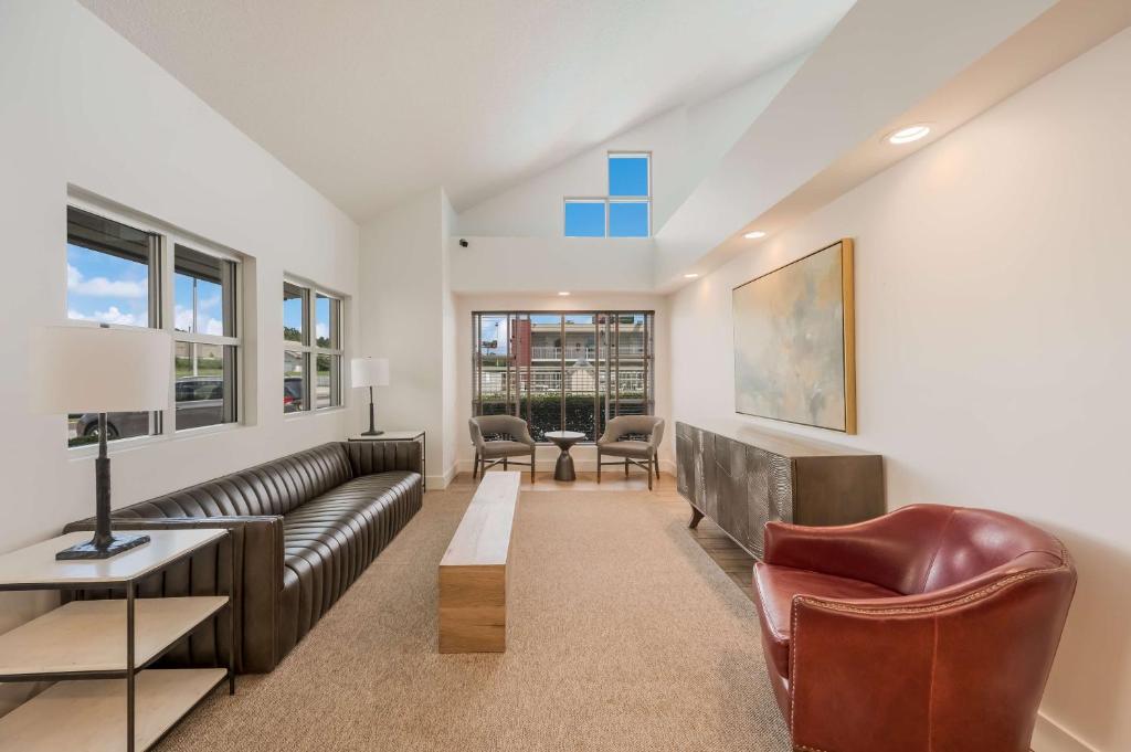 Best Western University Inn image