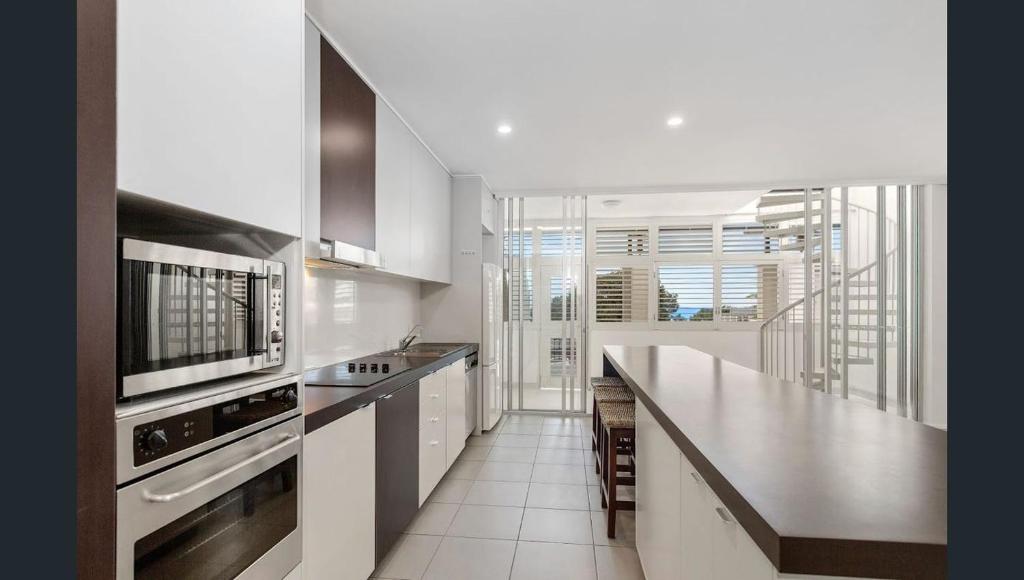 3 Bedroom Central Beachside Kingscliff Apartment with Pool photo 4