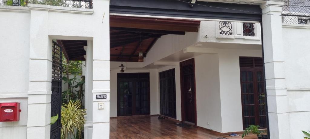 Rajasinhge villa photo 3