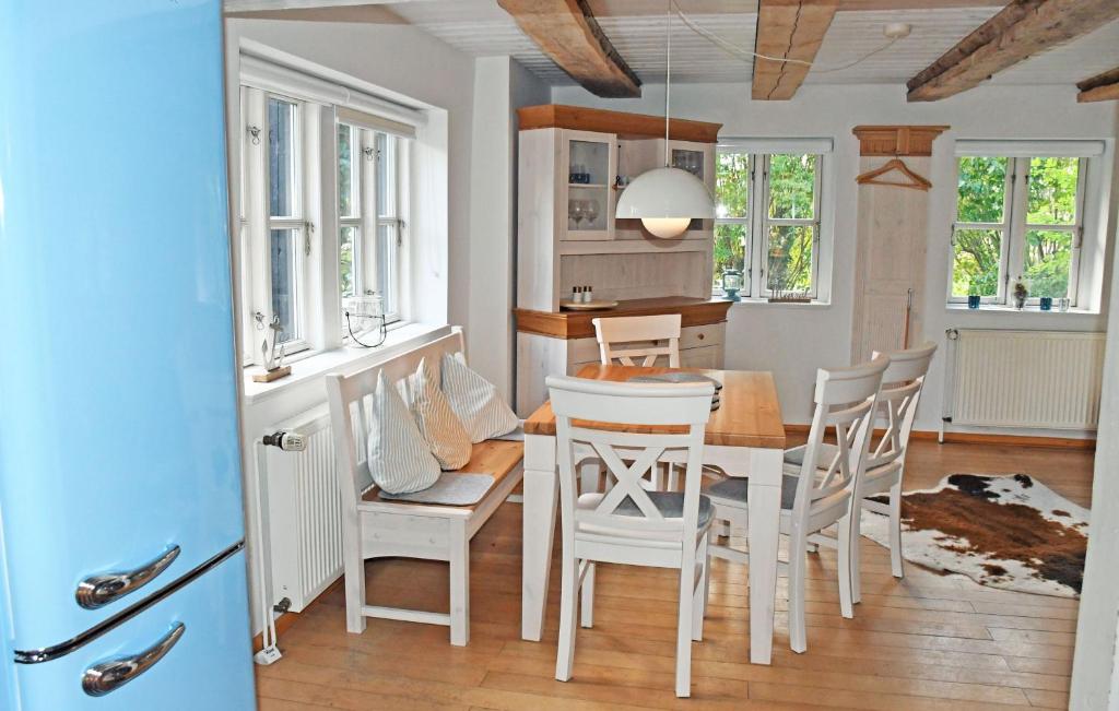 NEU angeboten Mönchguter Ferienhaus u Reetdach mit Kamin photo 1