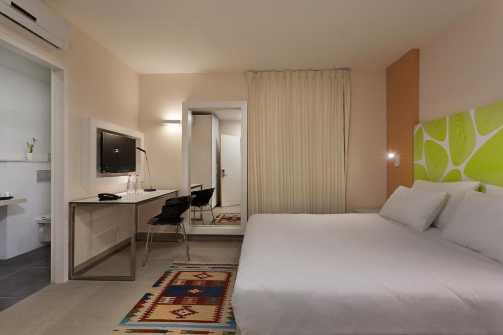 Desert Iris Hotel photo 4