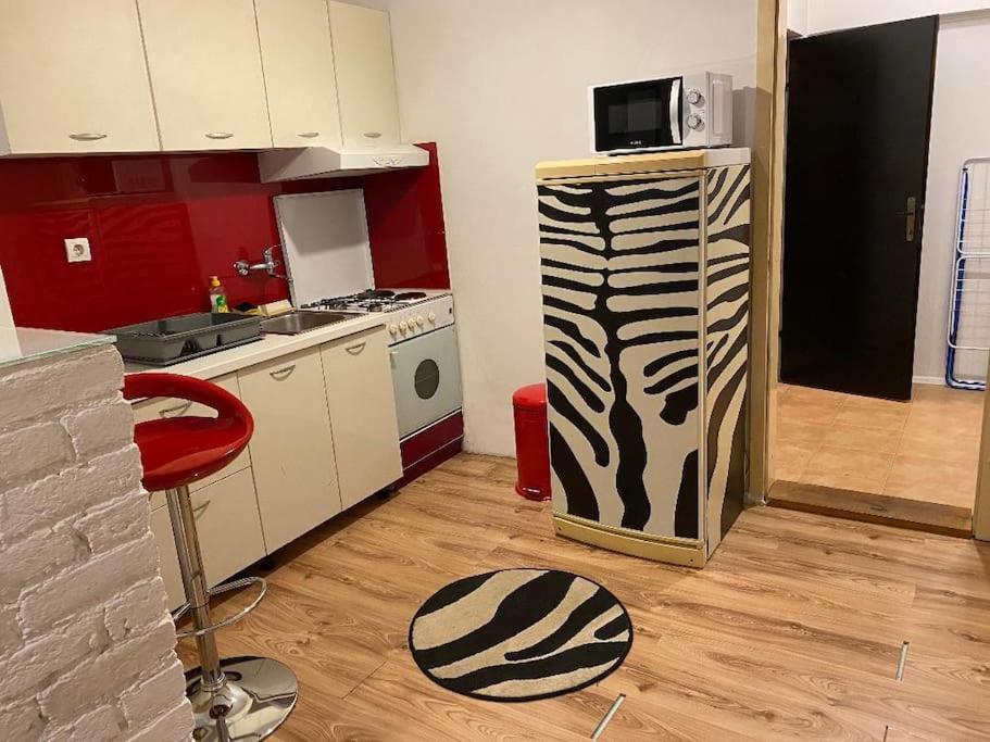 Adorable 1-bedroom guesthouse & private parking place photo 1