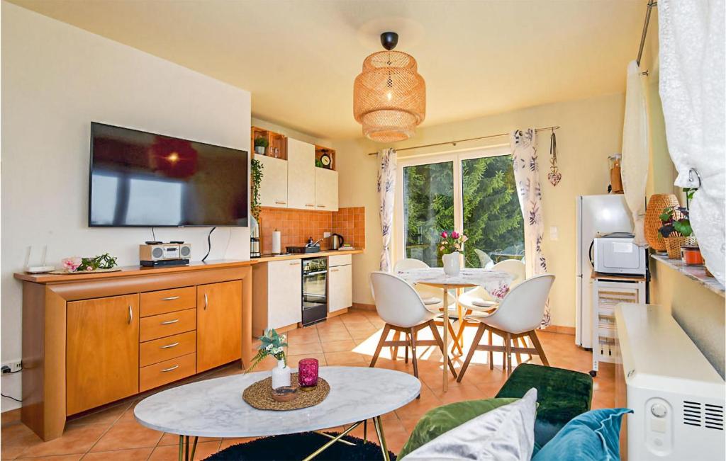 Amazing Home In Goldlauter-heidersbach With 2 Bedrooms And Wifi photo 3